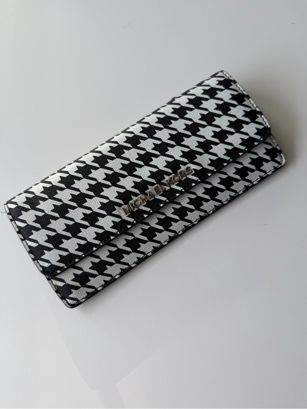 Michael Kors Black/White Houndstooth Saffiano Leather Women’s Wallet Brand New